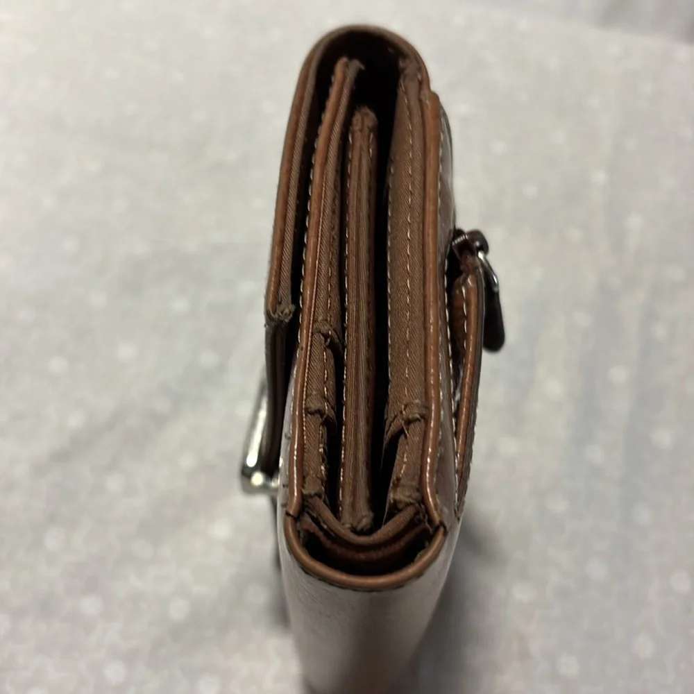 Liz Claiborne Trifold Wallet - Picture 6 of 13